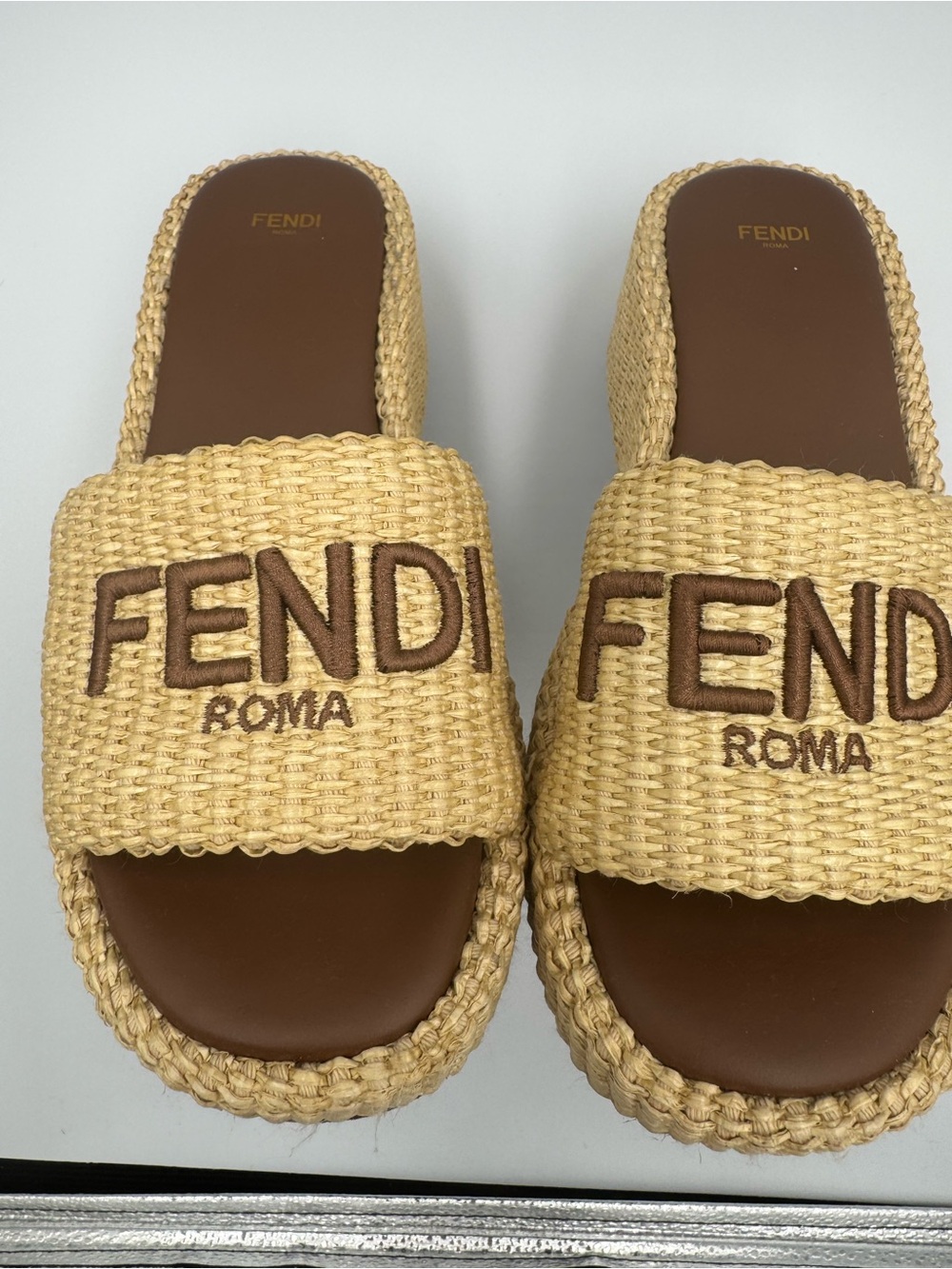 Fendi platform sandals with embroidered logo strap Size: EU 41 / US 11 - Picture 11 of 17
